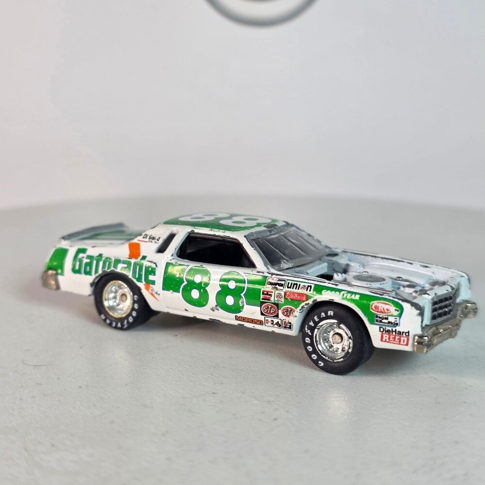 Vintage Johnny Lightning 1998 Darrell Waltrip #88 Gatorade Monte Carlo 1:64 Diec
